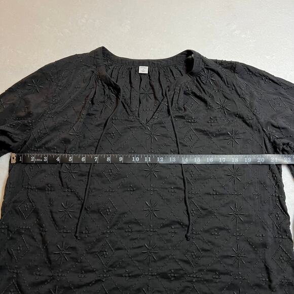 Old Navy Split Neck Boho Embroidered Blouse Size Small Neutral Casual Minimalist - Picture 10 of 11